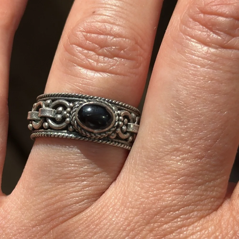 Vintage sterling silver Black Stone Band Ring